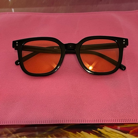 BUNDLE OF FASHION SUNGLASSES - Picture 7 of 7